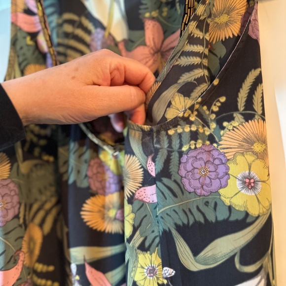 Collective Concepts Beaded Black and Multi Floral Tank Top; Women's US M (6-8) - Picture 4 of 5